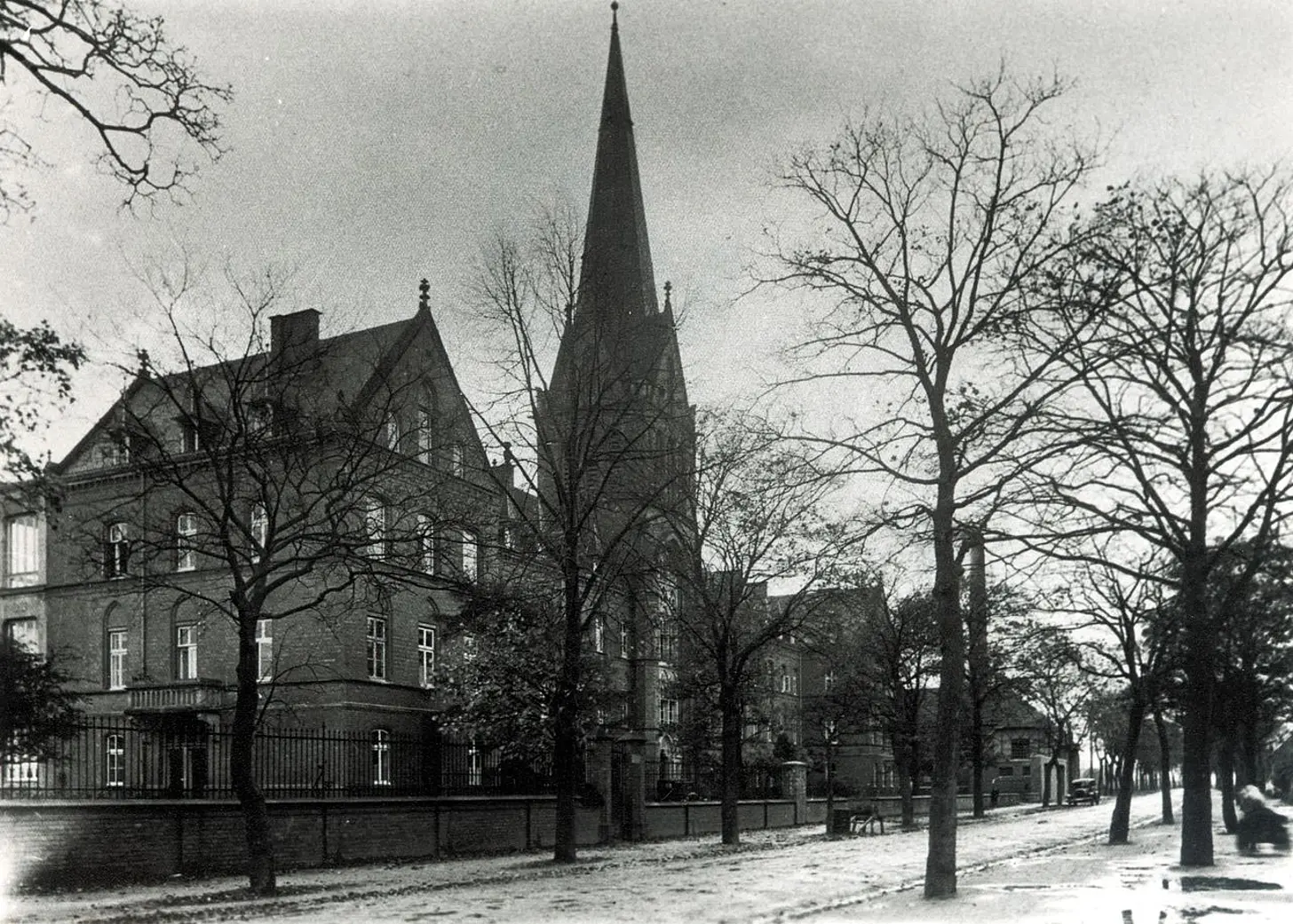 Außenansicht eines Backsteingebäudes des St. Josef-Stift Sendenhorst