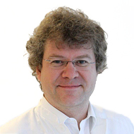 Dr. Christoph Rokahr, Oberarzt der Klinik für Rheumaorthopädie