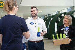 Pflegedirektor Niklas Wiechert bedankte sich bei den vielen helfenden Händen. Pflegedirektor Niklas Wiechert bedankte sich bei den vielen helfenden Händen.