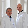 Die Chefärzte Dr. Frank Horst (Orthopädie) und Dr. Ludwig Bause (Rheumaorthopädie) stehen mit ihren Teams für höchste Qualität in der Endoprothetik.