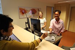 „Die Chefs des ersten Eindrucks“ – das Planungsteam im Therapie-Zentrum. „Die Chefs des ersten Eindrucks“ – das Planungsteam im Therapie-Zentrum.