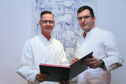 Referenten sind die Chefärzte Dr. Christian Brinkmann (Klinik für Wirbelsäulenchirurgie) und Dr. Matthias Boschin (Klinik für Anästhesie und Intensivmedizin). 