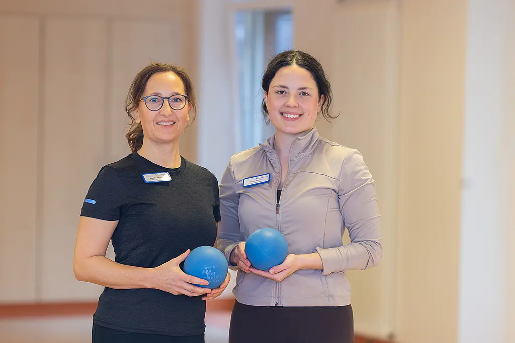 Zwei Physiotherapeutinnen.