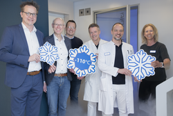 Die neue Kältekammer ist ein großes Aushängeschild für das St. Josef-Stift. Dies betonten Vertreter aus Medizin, Therapie, Technik und Geschäftsführung bei der offiziellen Eröffnung Anfang April. Die neue Kältekammer ist ein großes Aushängeschild für das St. Josef-Stift. Dies betonten Vertreter aus Medizin, Therapie, Technik und Geschäftsführung bei der offiziellen Eröffnung Anfang April.