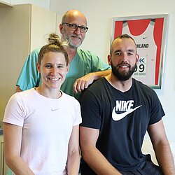 Carolin Schäfer und Daniel Jasinski waren zu Behandlung bei Dr. Carsten Radas im St. Josef-Stift