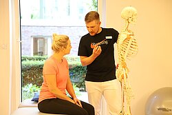 Manuelle Therapie, das bedeutet sich auf Therapieziele zu fokussieren. Manuelle Therapie, das bedeutet sich auf Therapieziele zu fokussieren.