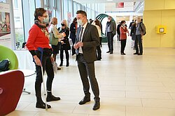 In der Magistrale hatten die Teilnehmer die Möglichkeit mit Ausstellern in Kontakt zu kommen