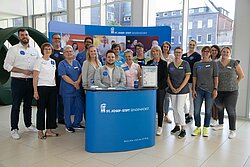 Viele Mitarbeitende des St. Josef-Stifts Sendenhorst waren an der Organisation des „Meet & Greet“ für Pflegefachkräfte beteiligt und freuten sich über das große Interesse an den Rundgängen durch die Arbeitsbereiche.